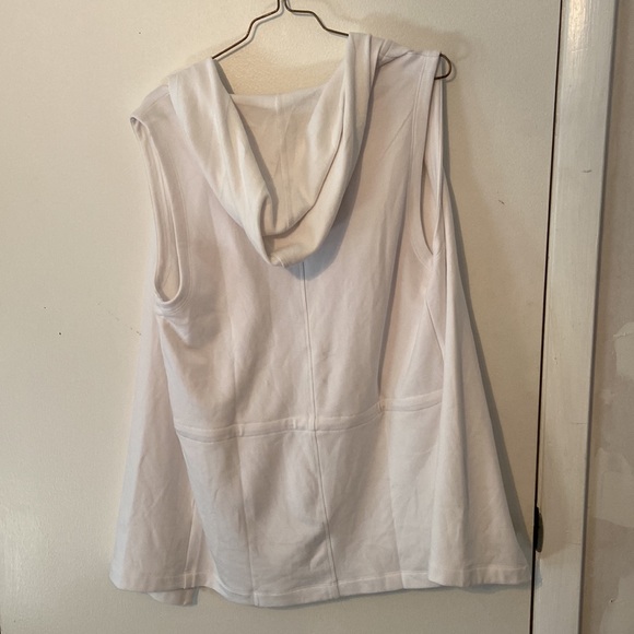 5 for $25 SALE Fabletics White Hannah Vest New With Tags - Picture 8 of 8